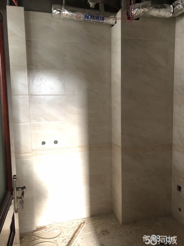 幸福家园复试别墅一共300平方左右产证齐全可按揭位置好